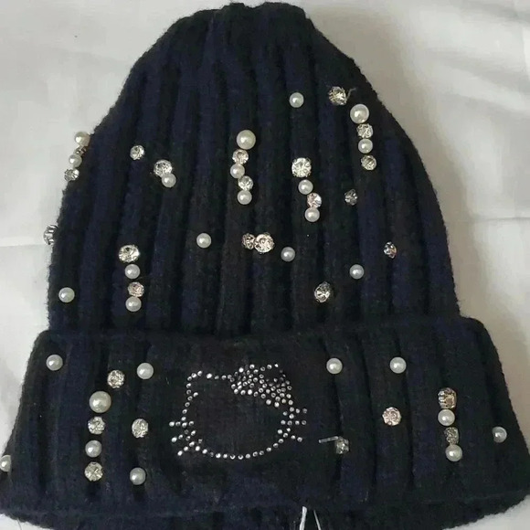 Hello Kitty beanie adored with rhinestones/pearls - Picture 4 of 9